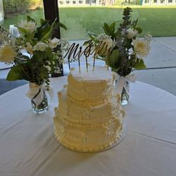 Jaqki's Cake Creations - This is the wedding cake I received on the wedding day.