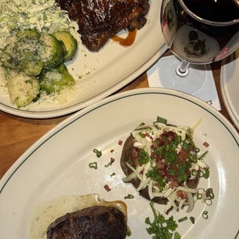 Houston's Restaurant - New American Near Me - Irvine, California