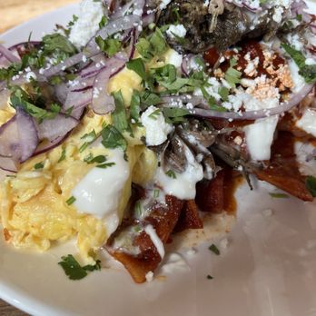 Doña - chilaquiles rojos - Mexican Near Me - Oakland, California Doña - chilaquiles rojos - Mexican Near Me - Oakland, California