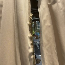 Flamingo Waterpark Resort - Molded ripped curtains