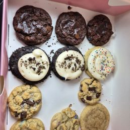 Noticeable smaller chocolate chip cookie on the right i ate the middle one which was normal mini size. Noticeable smaller chocolate chip cookie on the right i ate the middle one which was normal mini size.