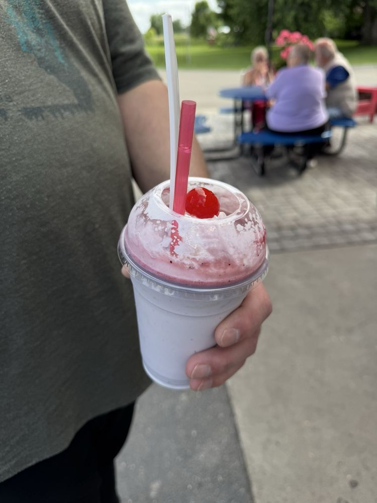 Shirleys Treats and Eats Logo