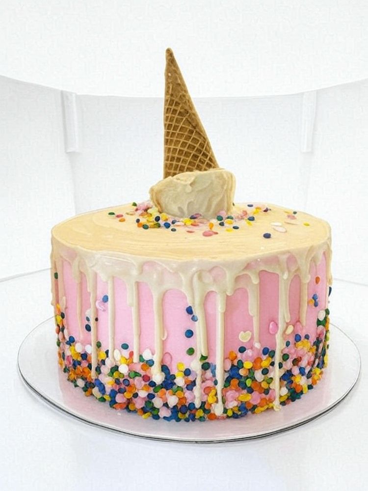 Nouvelle Macarons and Specialty Cakes Logo