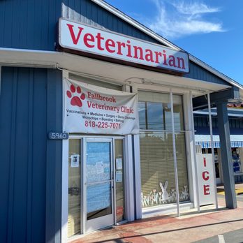 Fallbrook Veterinary Clinic - Fallbrook veterinarian clinic - Veterinarians Near Me - Woodland Hills, California