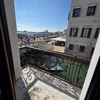 Locanda Vivaldi - Small balcony - Hotels Near Me - Venezia, VE Locanda Vivaldi - Small balcony - Hotels Near Me - Venezia, VE