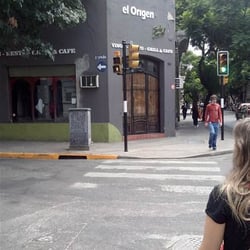 Picadas el Origen - Queda más lindo pintado de negro. Antes la fachada era roja.