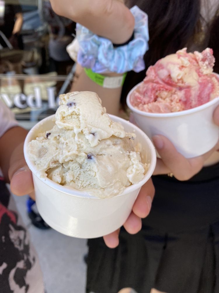 SCOOPS ICE CREAM & SANDWICHES 15 Photos 111 S Commercial St