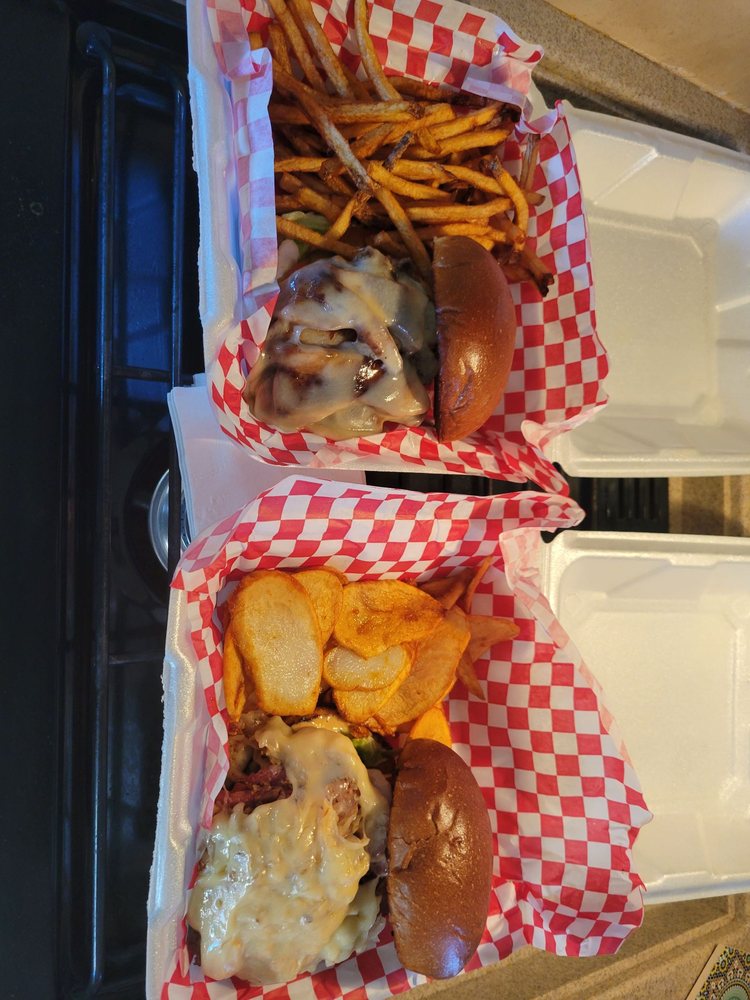 Double Decker Drive-In Logo