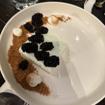 The Elm - Lime and vanilla, vanilla ice cream, lime ice cream, graham crackers crumbles and meringue - New American Near Me - Bloomington, Indiana The Elm - Lime and vanilla, vanilla ice cream, lime ice cream, graham crackers crumbles and meringue - New American Near Me - Bloomington, Indiana