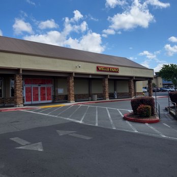 Raley's - Wells Fargo inside of Raleys - Grocery Near Me - Oroville, California