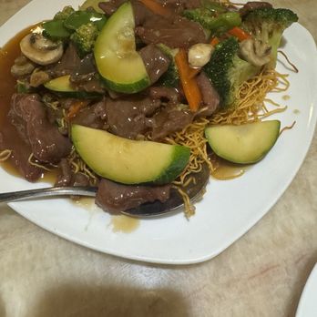 Cachanilla Chinese Restaurant - Hong Kong style beef with vegetable crispy noodles - Chinese Near Me - Pomona, California Cachanilla Chinese Restaurant - Hong Kong style beef with vegetable crispy noodles - Chinese Near Me - Pomona, California