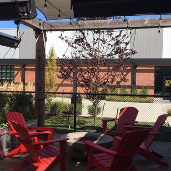 Bear's Smokehouse - Fire pit area - Barbeque Near Me - New Haven, Connecticut Bear's Smokehouse - Fire pit area - Barbeque Near Me - New Haven, Connecticut
