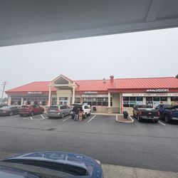 Exxon - Solid Food Options for a Gas Station
