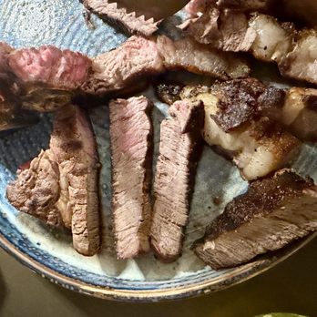 Bistro Sorrento - steakhouse should know how to cook the steady to the correct temperature.... this is NOT medium rare.... not even close - Bistros Near Me - Sorrento, NA