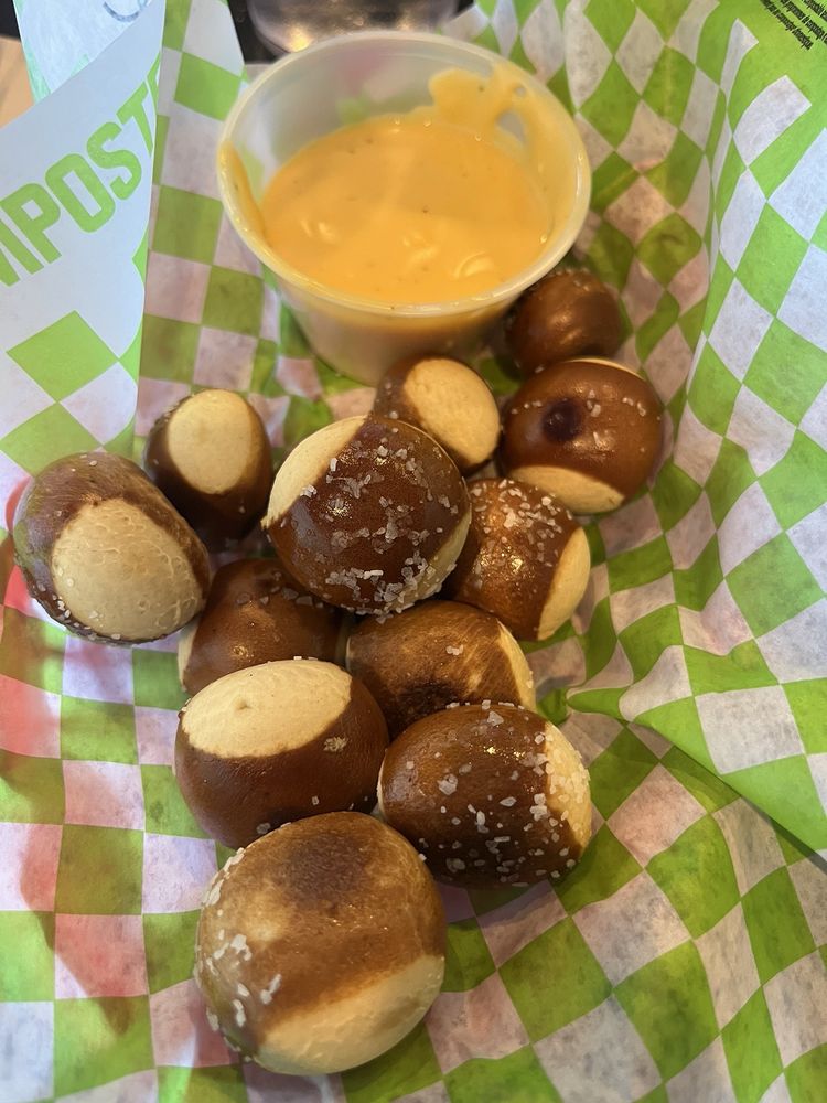 3 Point Bar & Grille