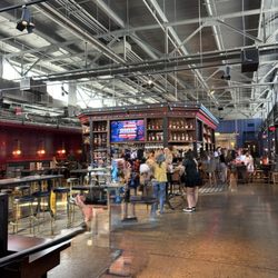Puttshack - Pittsburgh - Bar area