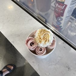 Cryo Rolls - Strawberry cheesecake cyro rolls