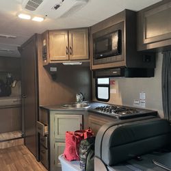 Cruise America Motorhome Rental & Sales - Loading The kitchen/rig before we headed out!