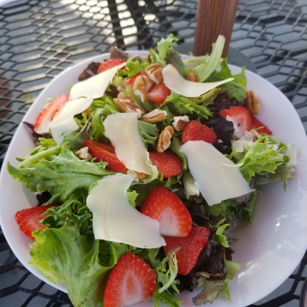 The Ruma Mill - Strawberry Gouda Salad - Wine Bars Near Me - Ruma, Illinois