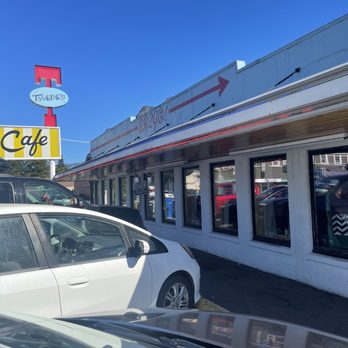 Twede's Cafe - Front parking lot - American Near Me - North Bend, Washington