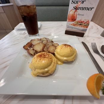 Keke's Breakfast Cafe - Eggs Benedict with Home Fries - Breakfast & Brunch Near Me - Highlands Ranch, Colorado Keke's Breakfast Cafe - Eggs Benedict with Home Fries - Breakfast & Brunch Near Me - Highlands Ranch, Colorado