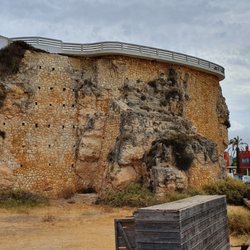 Praia da Rocha - Old castle wall seen from the beach