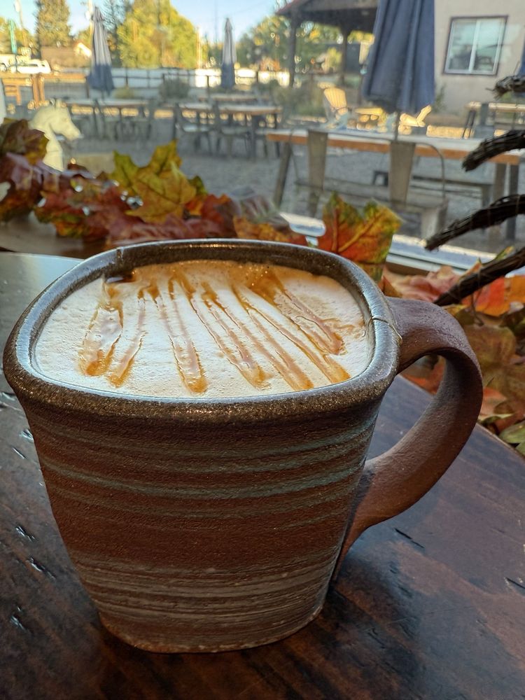 Rio Chama Espresso Kitchen & Wine Bar Logo