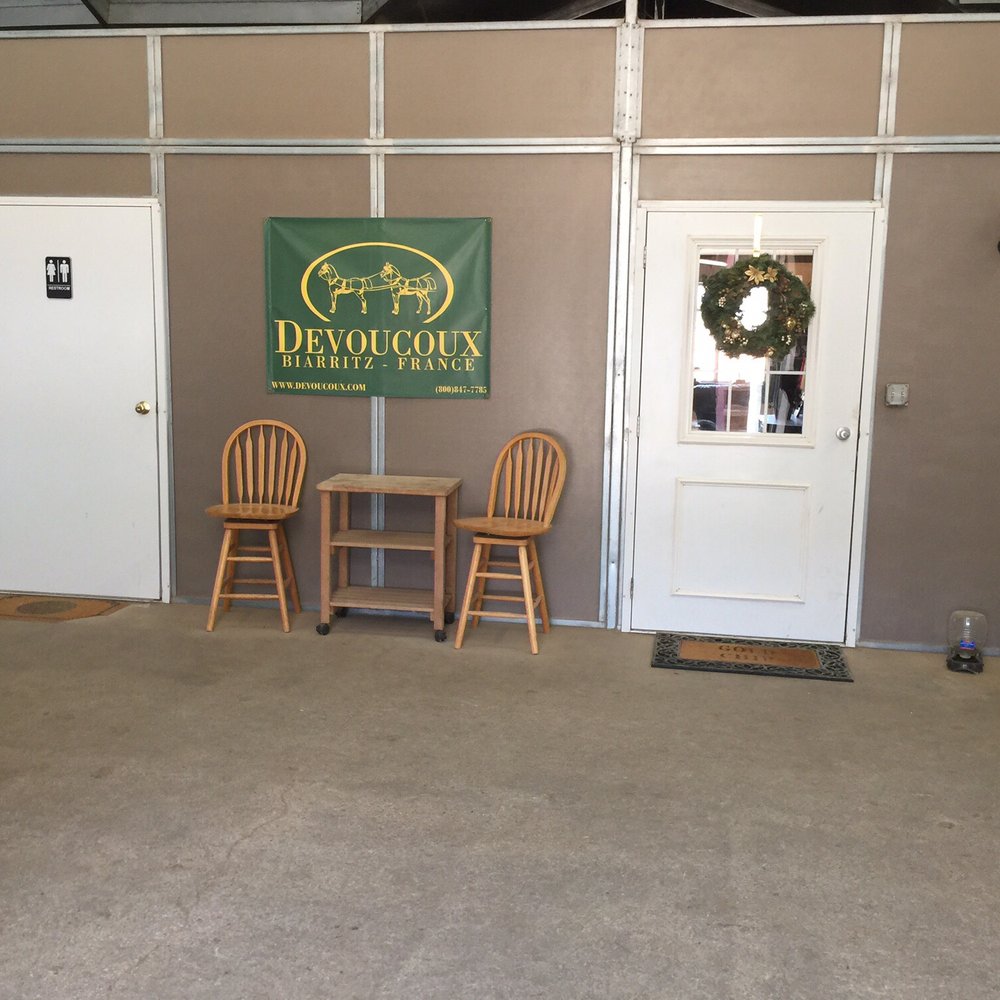 Gold Chip Stables - Restroom and office are clean and usable. - Pet Training Near Me - Bartonville, Texas