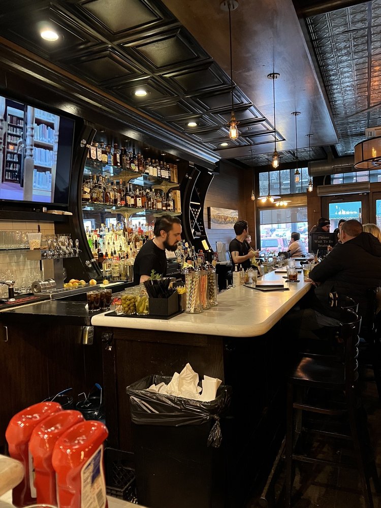 LoLo American Kitchen & Craft Bar