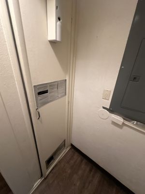 Caveman Cavey's Pizza by null