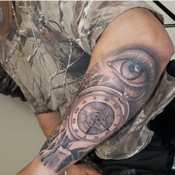 Onyx Studio - This one represents my daughter and I, excellent work and freshly done pics on both!!