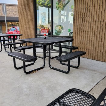 Poke & Tea - Outside seating - Poke Near Me - Rancho Cordova, California