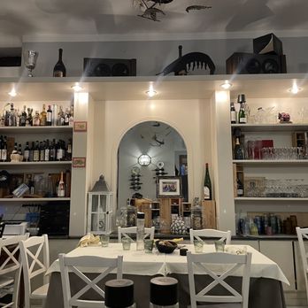 Il Gambero Nero - Interior (so beautiful) - Italian Near Me - Lerici, SP