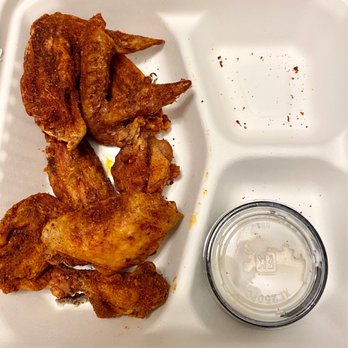 Pignic Pub & Patio - Smoked wings - Cocktail Bars Near Me - Reno, Nevada