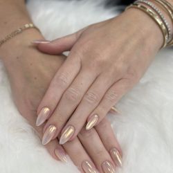 Yuiz Beauty Nail Art - Gel-X full set with chrome color!