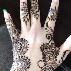 Hinal's Beauty Studio - Hanna Design