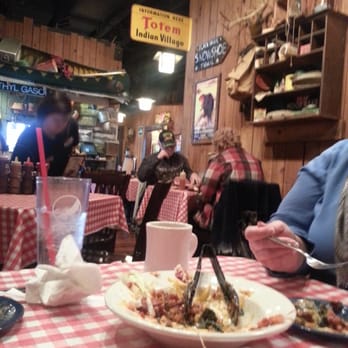 Famous Dave's Bar-B-Que - The decor of the main dining center. - Barbeque Near Me - Cedar Falls, Iowa