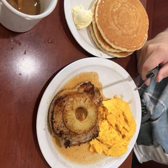 Eggs 'n Things - Waikiki Beach Eggspress - Pineapple Plantation Pork Chops & Eggs - Breakfast & Brunch Near Me - Honolulu, Hawaii Eggs 'n Things - Waikiki Beach Eggspress - Pineapple Plantation Pork Chops & Eggs - Breakfast & Brunch Near Me - Honolulu, Hawaii
