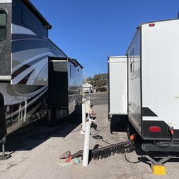 This back-to-back set-up avoids the awkwardness of dumping your black tank while you're neighbor is eating breakfast 10 feet away from you. This back-to-back set-up avoids the awkwardness of dumping your black tank while you're neighbor is eating breakfast 10 feet away from you.