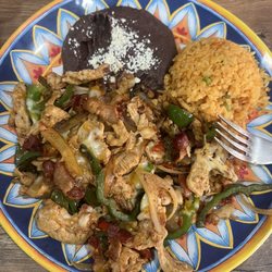 Guilli's Authentic Mexican Cuisine - Pollo Alambre