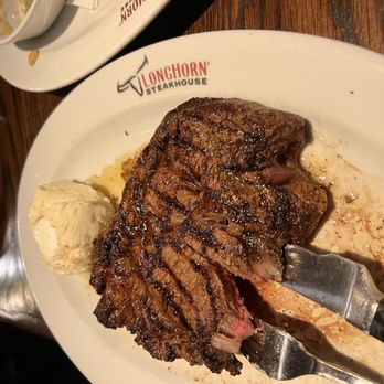 LongHorn Steakhouse - Outlaw Ribeye with a side of Mashed Potatoes - Steakhouses Near Me - Houston, Texas LongHorn Steakhouse - Outlaw Ribeye with a side of Mashed Potatoes - Steakhouses Near Me - Houston, Texas