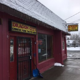 the front of a chinese restaurant