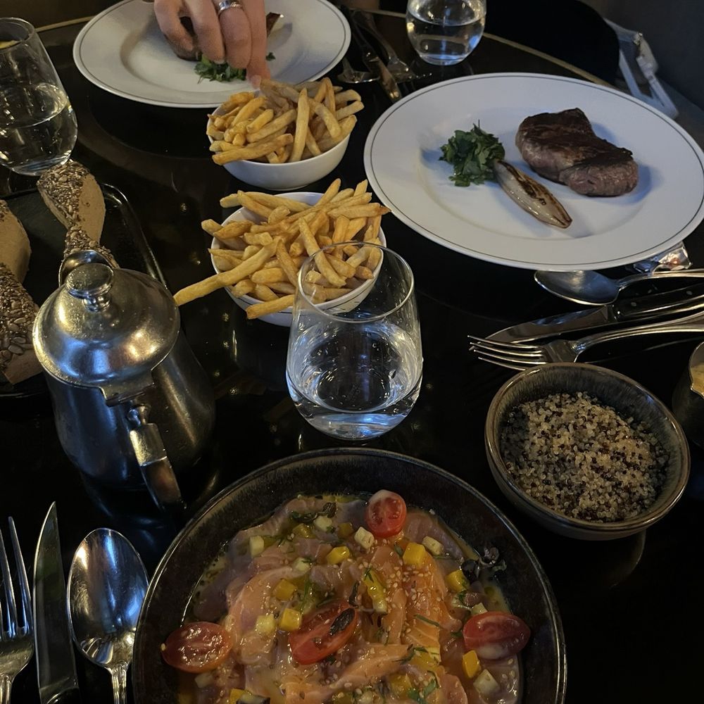 Girafe - Salmon bowl, fries, steak - French Near Me - Paris, 75