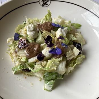 Walt’s - An American Restaurant - Walt's Salad - American Near Me - Chessy, 75