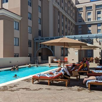 The Westin Pasadena - Pool on an August Monday afternoon. - Hotels Near Me - Pasadena, California