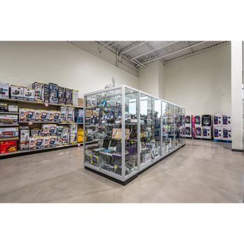 Big Box Outlet Store - Outlet Stores Near Me - Langley, British Columbia