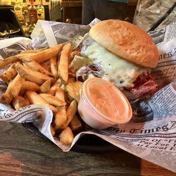 Bayside Tavern - Reuben and fries - Pizza Near Me - Fish Creek, Wisconsin
