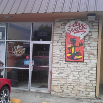 Hello Sweetie BBQ & More - Main entrance next to outdoor patio seating. - Barbeque Near Me - Georgetown, Texas Hello Sweetie BBQ & More - Main entrance next to outdoor patio seating. - Barbeque Near Me - Georgetown, Texas
