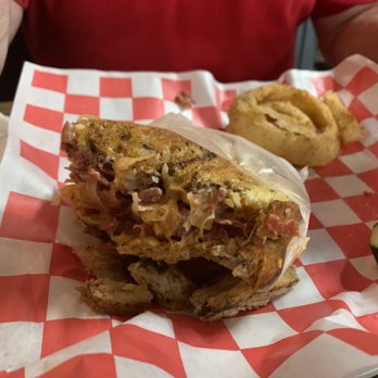 Walker's Cafe - Lanier's Ruben. - American Near Me - Madisonville, Texas