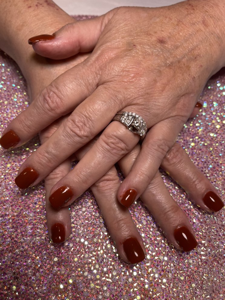 Lisa Lisa Nailz Logo